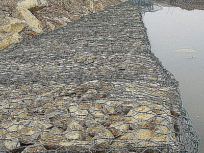 雷諾護(hù)墊護(hù)坡的用途和特點(diǎn)